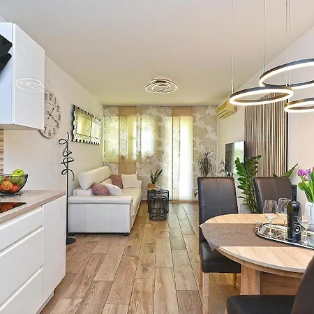 Fuer 4 Personen Ca 60 Qm In Pula, Istrien Istrische Riviera Apartment Pula